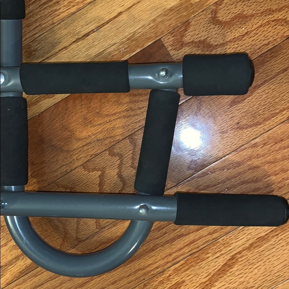 Pull-up bar - Picture 2 of 5